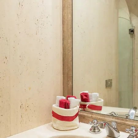 Spanish Steps Casa Nes * روما